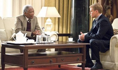 Mandela a Pienaar.Morgan Freeman (vlevo)ztělesnil prezidenta JARMandelu, který chce, abyrugbyový tým vedenýkapitánem Pienaarem(Matt Damon) vyhrálsvětový šampionát