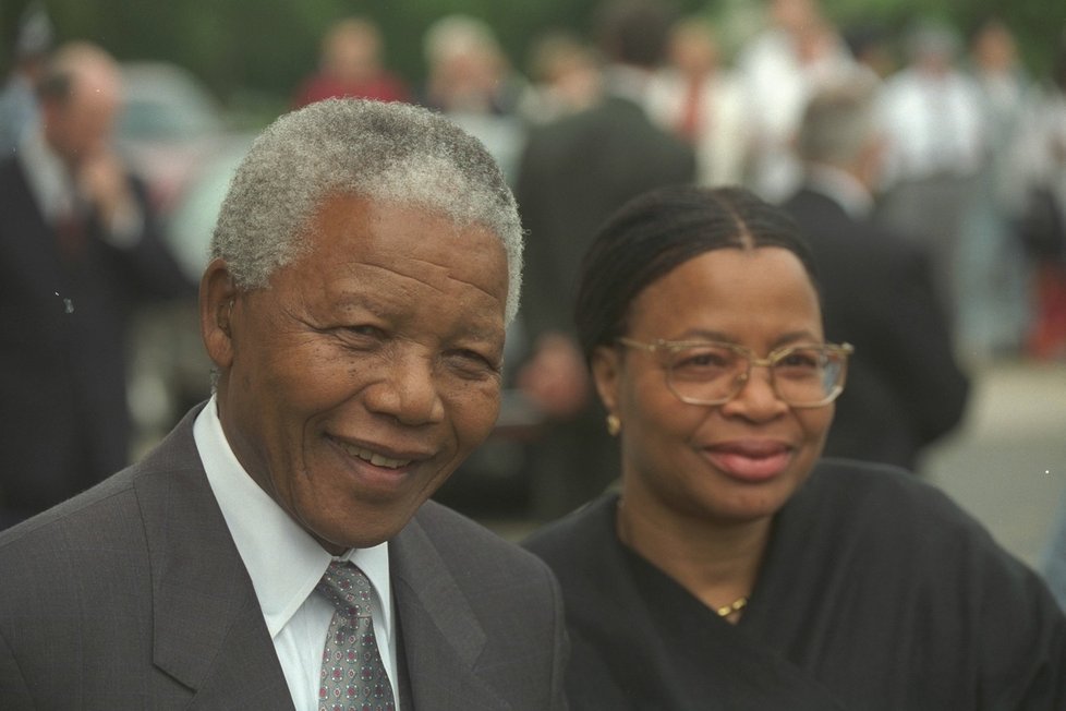Mandela s poslední manželkou Gracou Machelaovou.