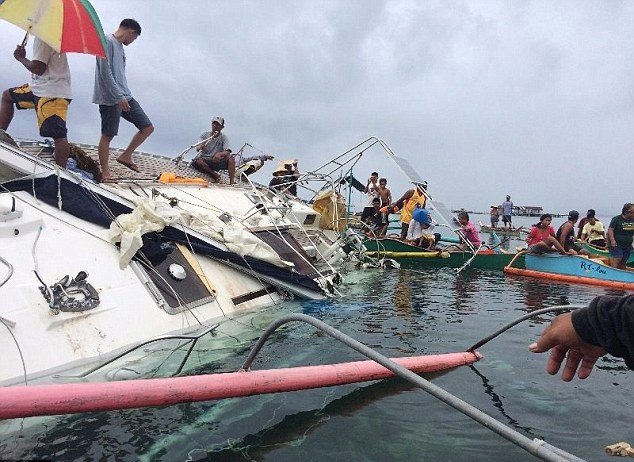Ztroskotaná jachta se nacházela asi 60 kilometrů od filipínských břehů.