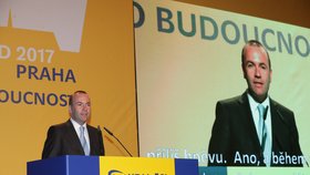 Předseda Evropské lidové strany Manfred Weber (CSU) dorazil na sjezd spřátelené KDU-ČSL do Prahy. Strana je členem frakce v Evropském parlamentu.