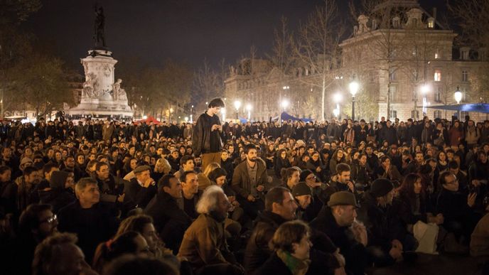 Nuit Debout na pařížském Place de la République