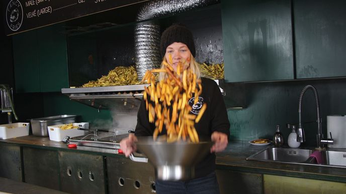 Hranolky Faency Fries se vyrábí vždy z českých nebo moravských brambor a smaží na řepkovém oleji lisovaném v tuzemsku. Místo tradičního kečupu nebo majonézy se podávají dipy podle vlastní receptury. Důležitou roli v konceptu hraje i hudba a vysoká kvalita obsluhy