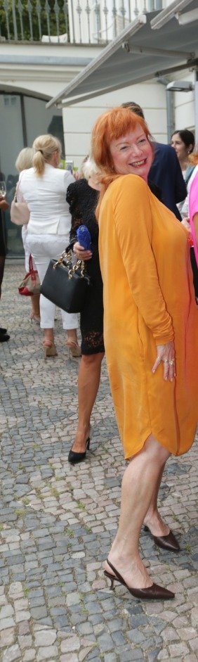 Okouknout boty přišla i herečka Bára Štěpánová.