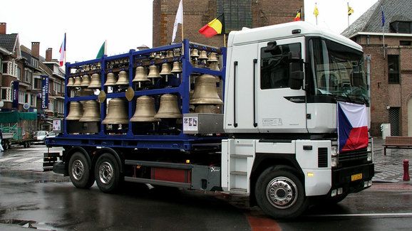 Jezdí s největší mobilní zvonohrou na světě: 57 zcestovalých zvonů nemá konkurenci