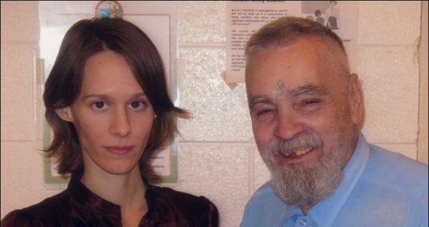Mansonova svatba se ruší: Milenka chtěla jen jeho mrtvolu vystavenou ve skleněné rakvi!