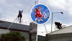 Tragická smrt provazochodce Berouska: Při jízdě na kole spadl z výšky hlavou přímo na beton
