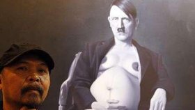 Indonéský malíř Ronald Manullang se svými díly vysmál Hitlerovi