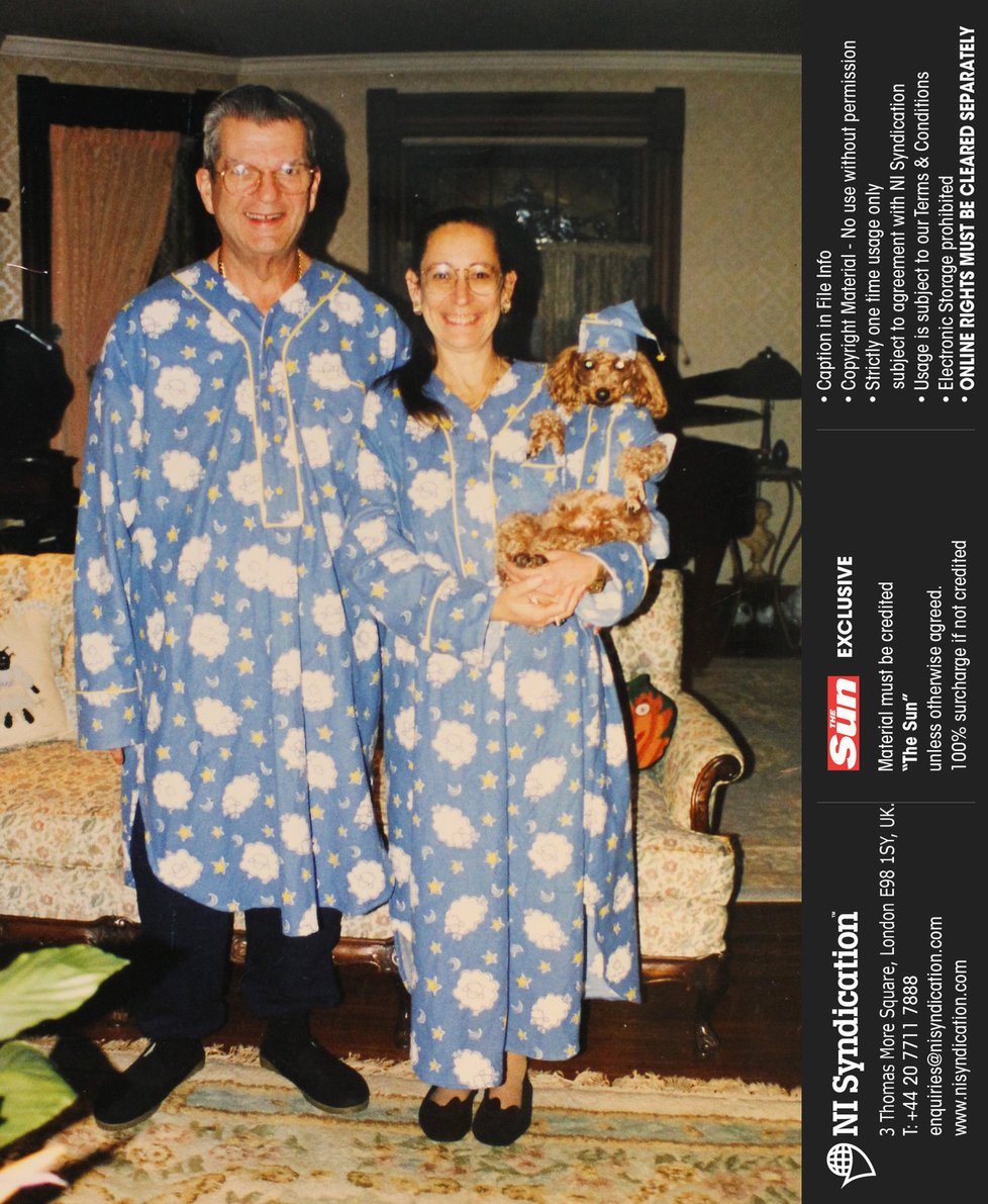 Manželé mají s pejskem sladěné i pyžamo