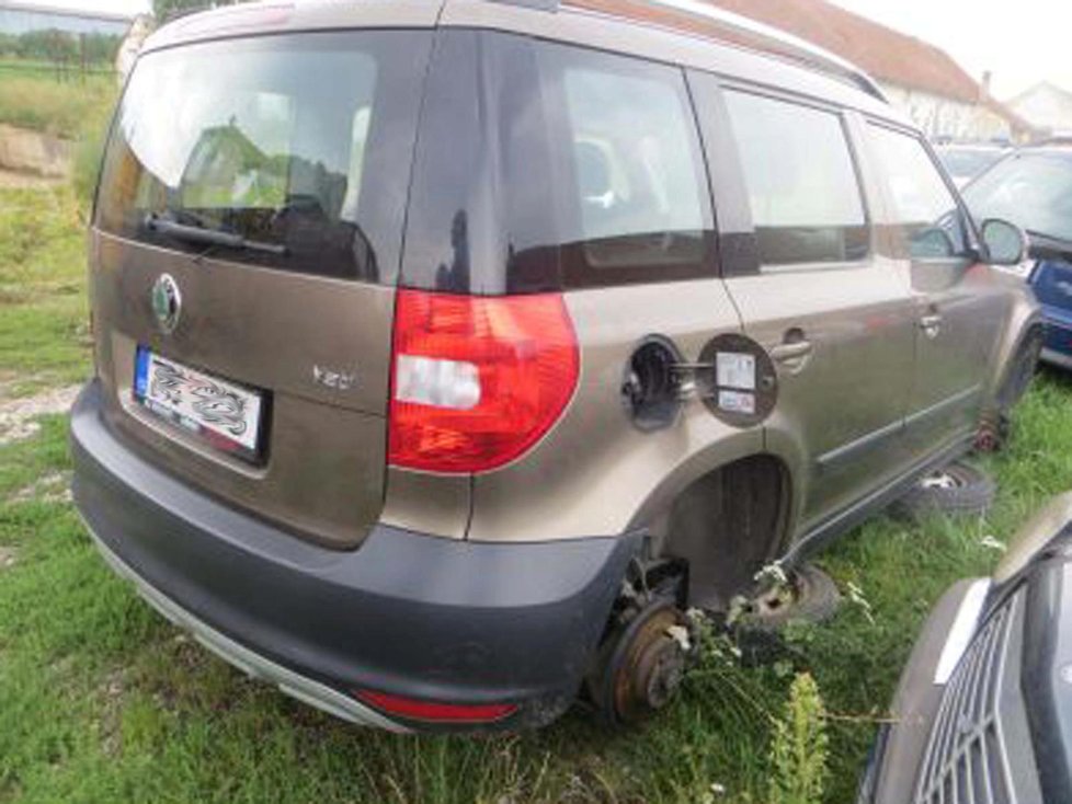 Povedený manželský pár si přilepšil i krádežemi kol z automobilu.