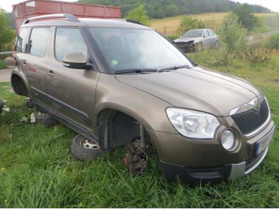 Povedený manželský pár si přilepšil i krádežemi kol z automobilu.