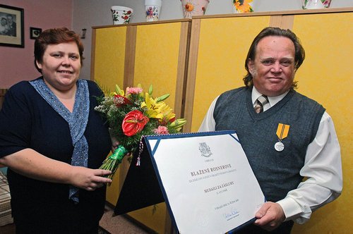 Manželé Rosnerovi dostali vyznamenání od prezidenta Klause