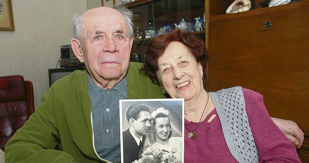 Dagmar a František Vamberovi včera oslavili kamennou svatbu. Po 65 letech manželství se mají stále velmi rádi.