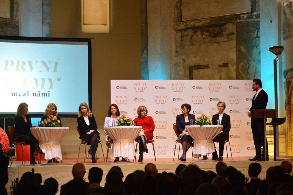 Debata žen kandidátů na prezidenta: Uskutečnila se v Pražské křižovatce.