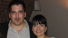 Zdechovský s manželkou, která si v Bruselu našla flek rovnou na jeho pracovišti.