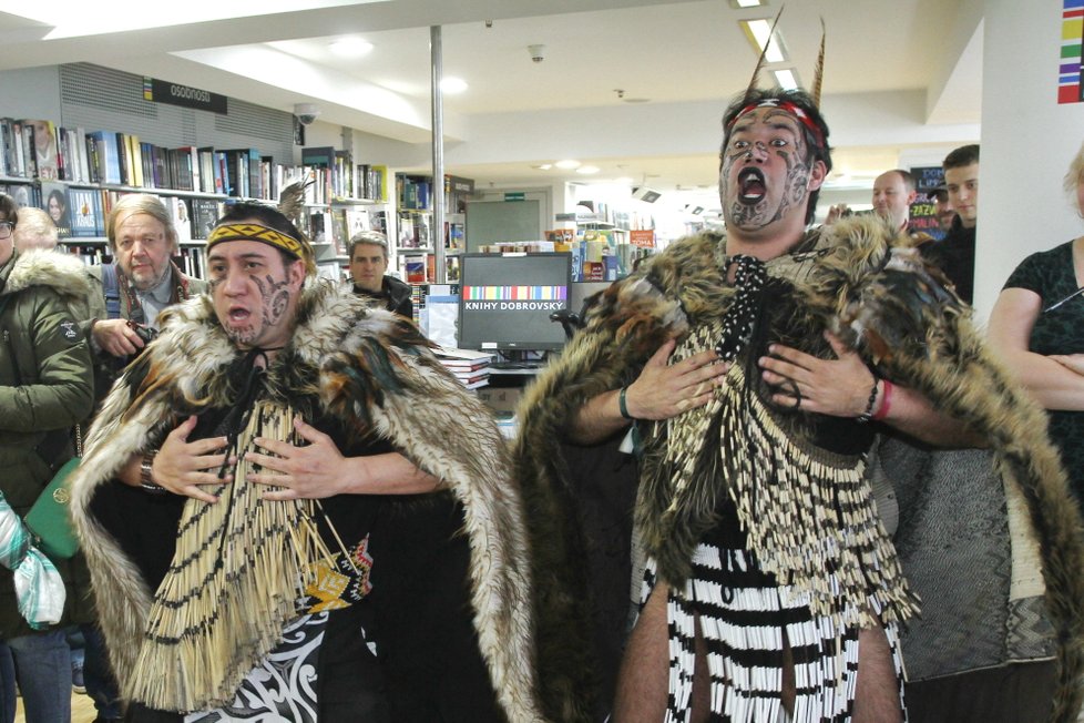 Domorodí Maoři z Nového Zélandu zatančili tradiční tanec.