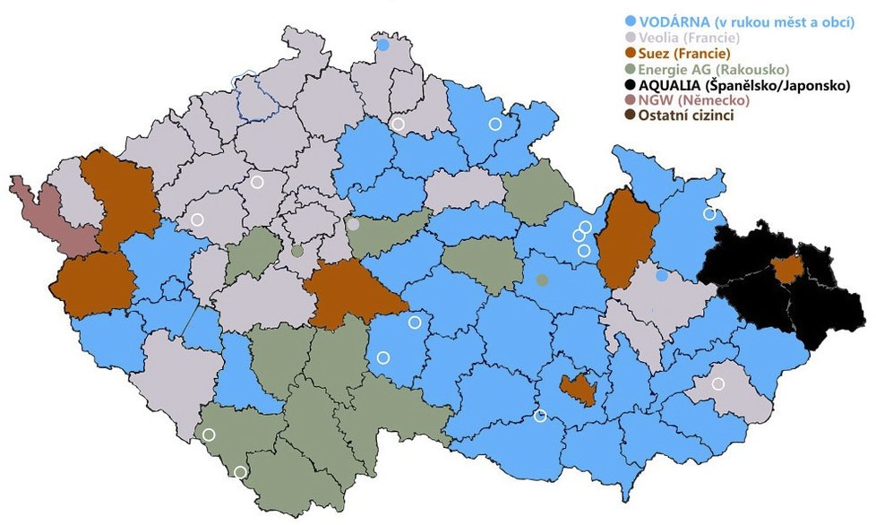 Prodej vody se vrátil do rukou měst a obcí především na Moravě, Vysočině a Plzeňském kraji. Problémy se zahraničními zprostředkovateli mají ve Zlíně, ale také v Praze.