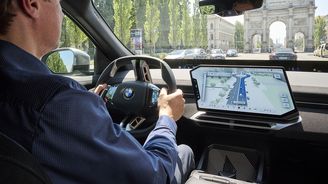 BMW spojí trojrozměrnou navigaci s grafikou asistenčních systémů BMW spojí trojrozměrnou navigaci s grafikou asistenčních systémů