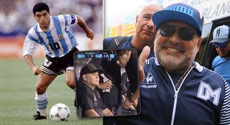 Božský Maradona už v tom zase lítá! Drogy mu nosí přímo při zápase