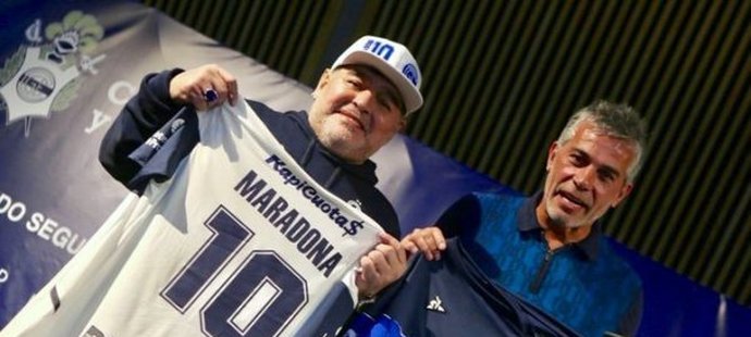 Diego Maradona aktuálně trénuje celek Gimnasia y Esgrima