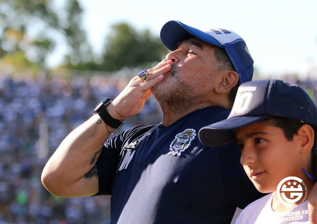 Diego Maradona trénoval na sklonku života klub Gimnásia de La Plata