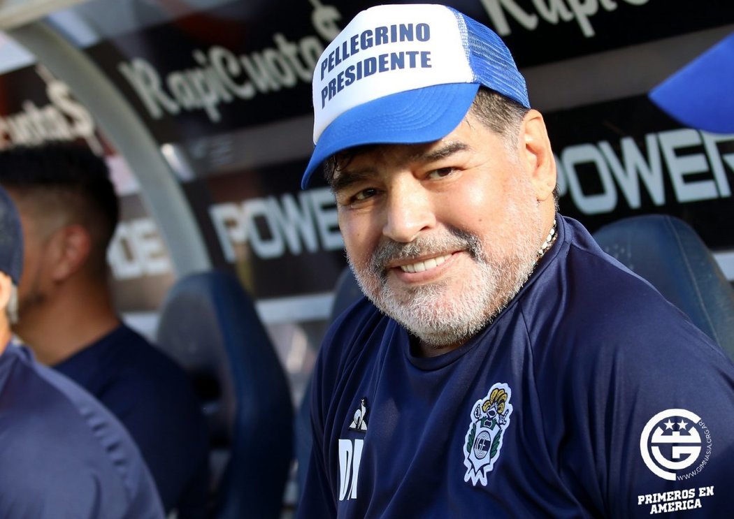 Diego Maradona trénoval na sklonku života klub Gimnásia de La Plata