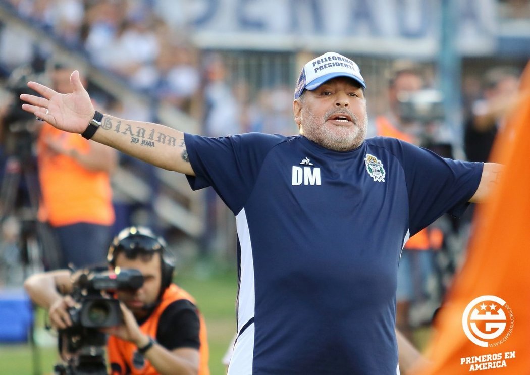 Diego Maradona aktuálně trénuje celek Gimnasia y Esgrima