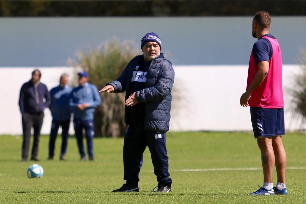 Diego Maradona trénoval na sklonku života klub Gimnásia de La Plata