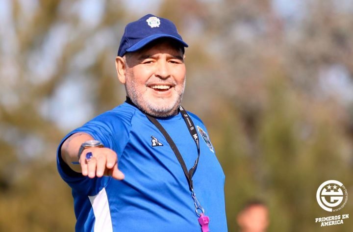 Diego Maradona aktuálně trénuje celek Gimnasia y Esgrima