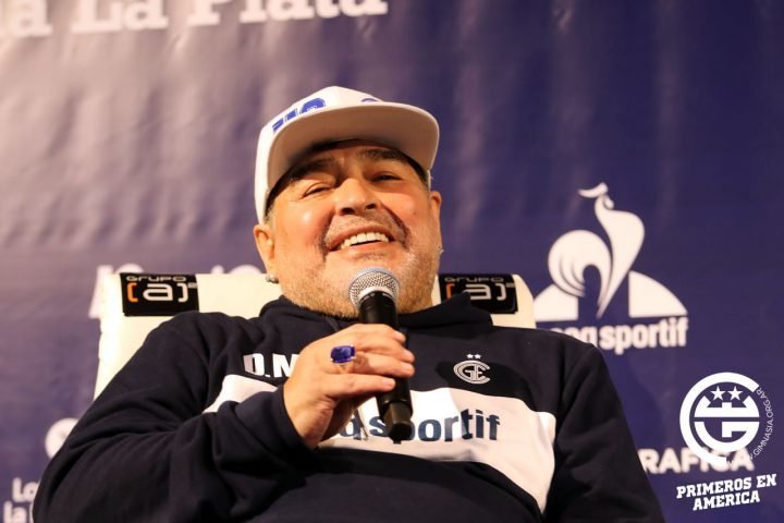 Diego Maradona aktuálně trénuje celek Gimnasia y Esgrima