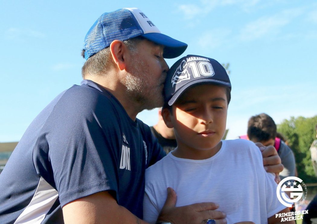 Diego Maradona trénoval na sklonku života klub Gimnásia de La Plata