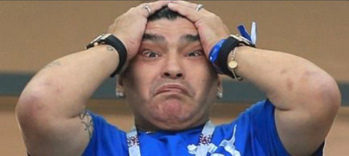 Totální zmar. Maradona nevěřil svým očím.