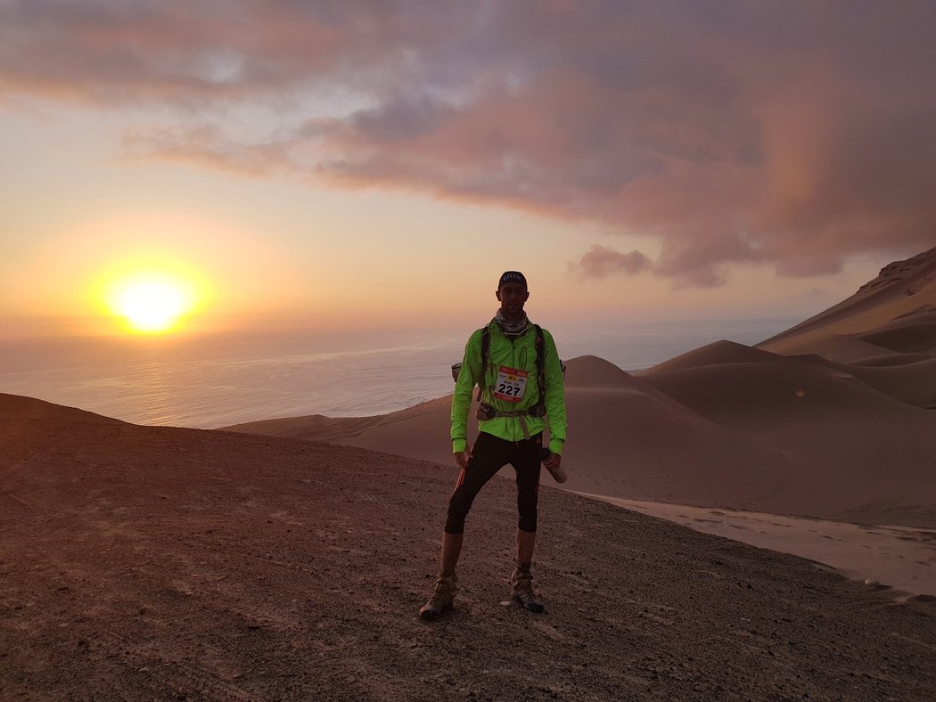 Václav Vacík se jako jediný Čech postavil v listopadu na start extrémního ultramaratonu Marathon des Sables v Peru. A 250 kilometrů dlouhý závod zvládl dokončit!