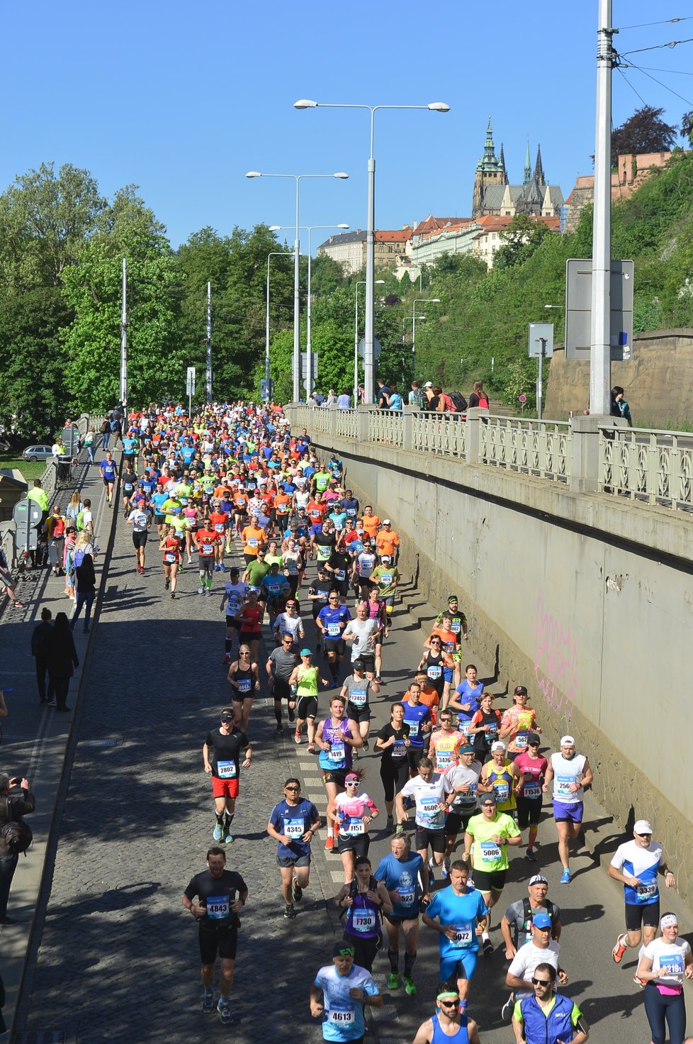 Maraton byl odstartován v 9 hodin ráno.