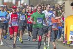 Ačkoliv je nevidomý, zúčastní se Ondřej Zmeškal už třetího pražského maratonu. Z běhání má radost.