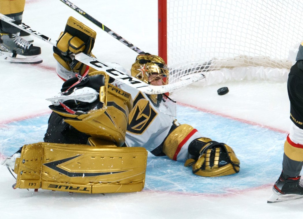 Marc-Andre Fleury dostává gól ve třetím zápase s Montrealem