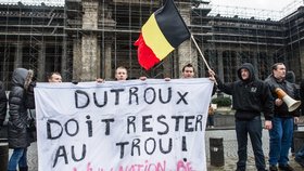 Proti propuštění Detrouxe protestovali před soudem Belgičané