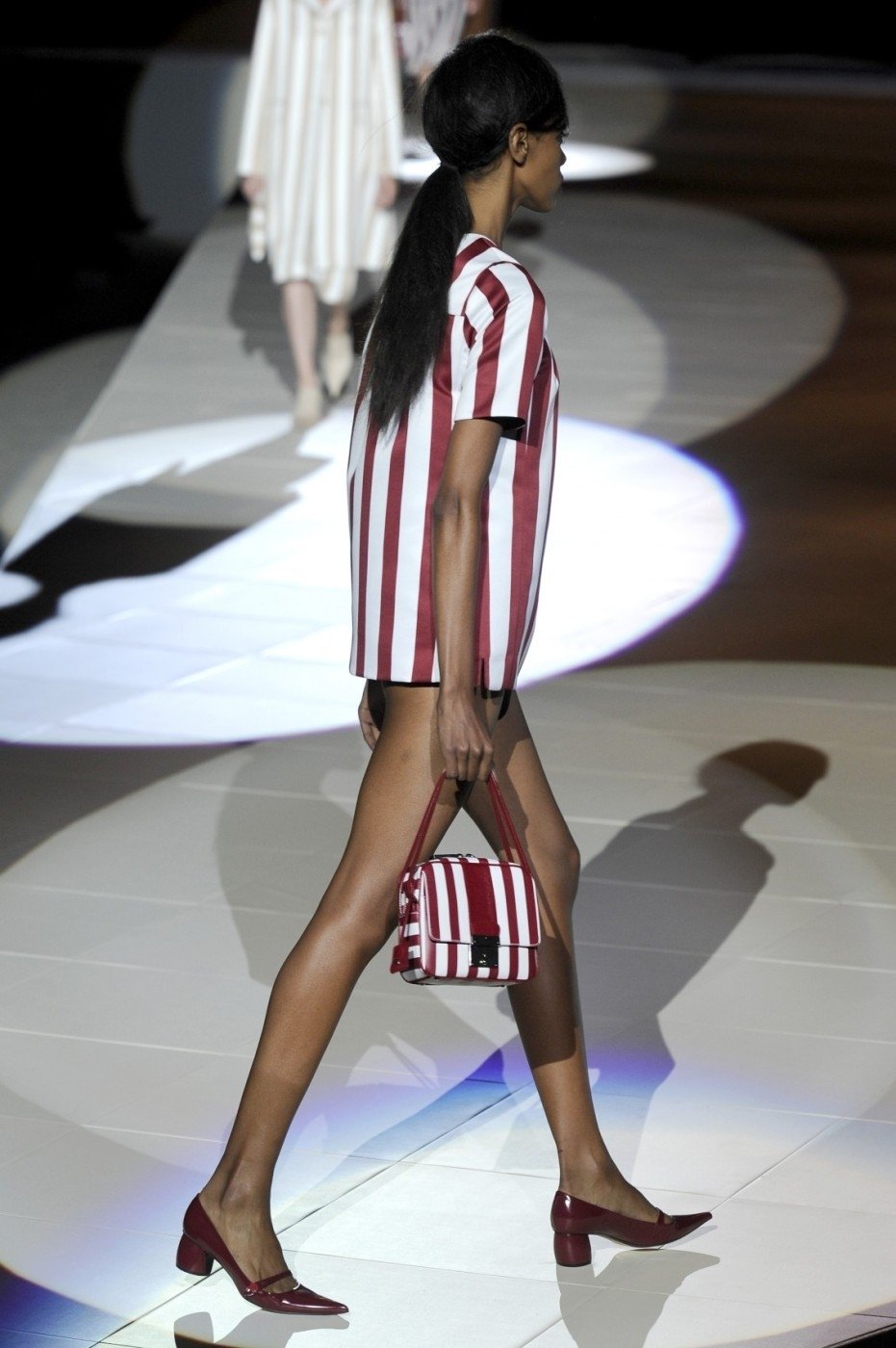 Marc Jacobs představi na New York fashion weeku svou pruhovanou kolekci na jaro 2013.