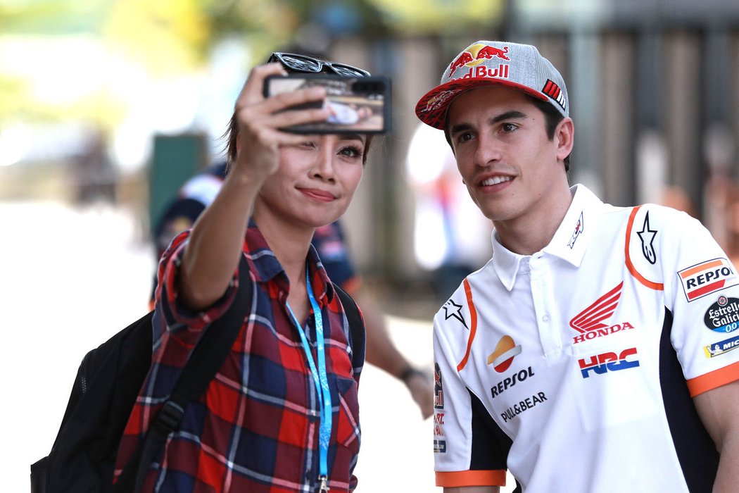 Španěl Marc Marquez možná překoná Rossiho v počtu získaných titulů, ale publicitou určitě ne