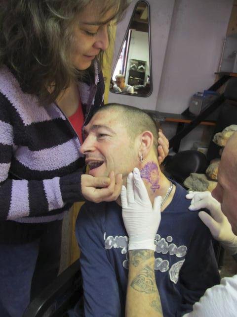 Letos Mácovi přibylo další tetování, kterým dává najevo svoji punkerskou duši.