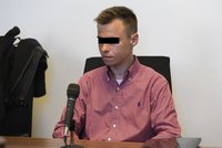 Hrozil teroristickými útoky nemocnicím i policistům! Marcel (22) se u soudu přiznal, svou vinu zlehčoval