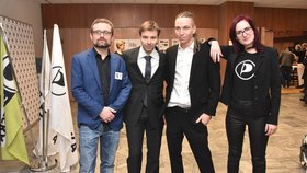 Ivan Bartoš s trojkou kandidátů Pirátů pro eurovolby - zleva Peksa, Kolaja a Markéta Gregorová