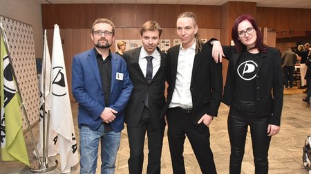 Ivan Bartoš s trojkou kandidátů Pirátů pro eurovolby - zleva Peksa, Kolaja a Markéta Gregorová