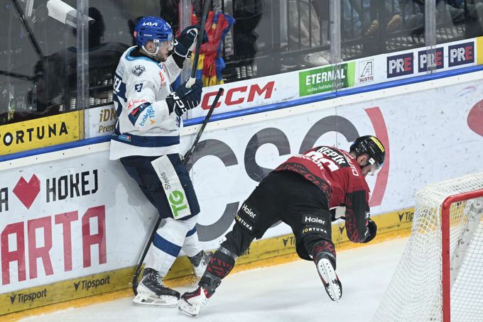 ONLINE: Kometa - Motor 1:1. Kladenský Marcel sejmul Řepíka a dohrál. Třinec má první bod ONLINE: Kometa - Motor 1:1. Kladenský Marcel sejmul Řepíka a dohrál. Třinec má první bod