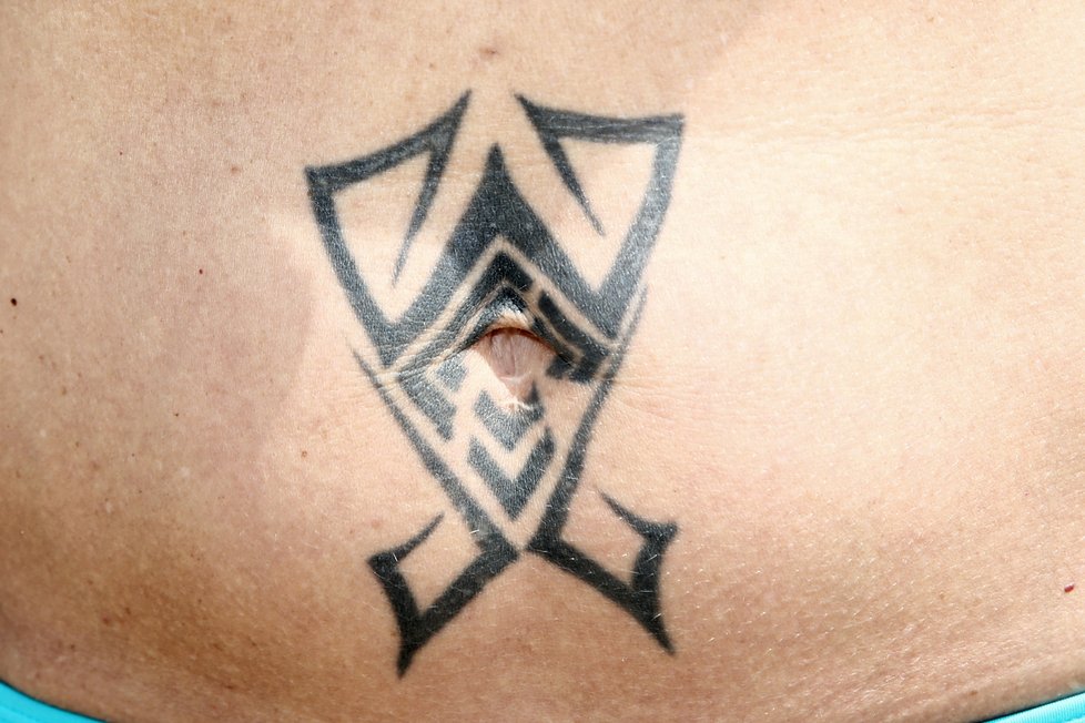 Marcela Březinová ukázala všechny své tetování.