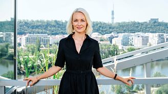 Šanony vyhodila z kanceláře. Teď umělá inteligence přebírá skoro polovinu práce její účetní firmy Šanony vyhodila z kanceláře. Teď umělá inteligence přebírá skoro polovinu práce její účetní firmy
