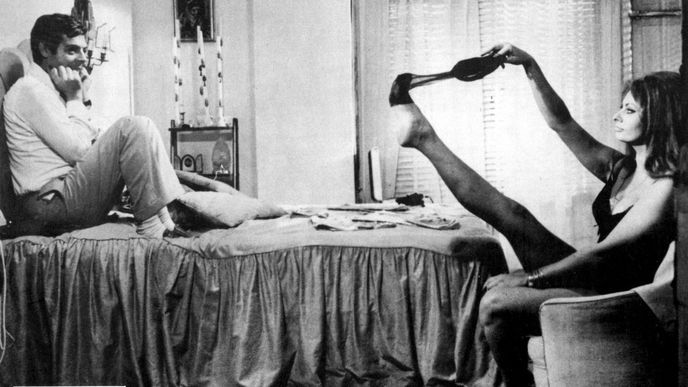 Sophia Loren dělala Marcellovi striptýz ve filmu Včera, dnes a zítra.