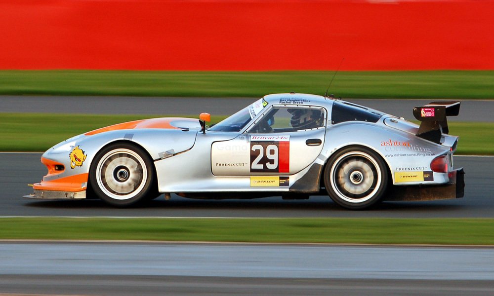 Sportovní kupé Marcos Mantis GT z roku 1997 tvarově navazovalo na původní model GT. Poháněl jej přeplňovaný motor V8 s objemem 4,6 litru.