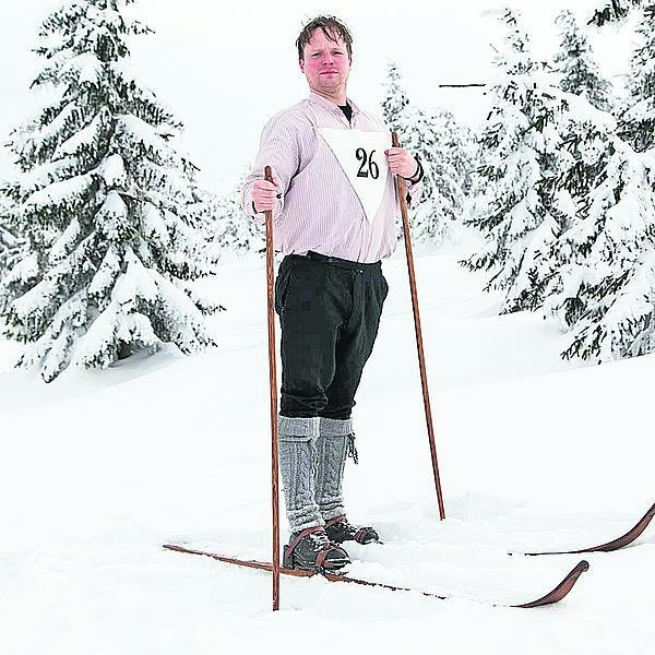 Na běžkách Kryštof uměl, musel se ale učit na dobových lyžích.
