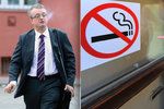 Poslanec Marek Benda byl ve výboru proti vyhnání kuřáků z restaurací. Ovšem sám.