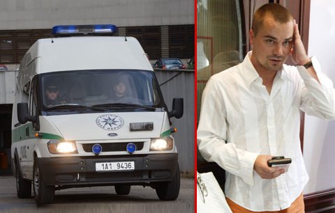 Policie převáží Marka Dalíka k jednání soudu